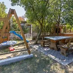 Pet Friendly In בית נופש