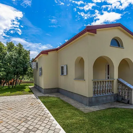 Holiday home Beautiful In With Wifi